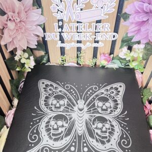 Dessous de plat en ardoise gravée – Papillon gothique