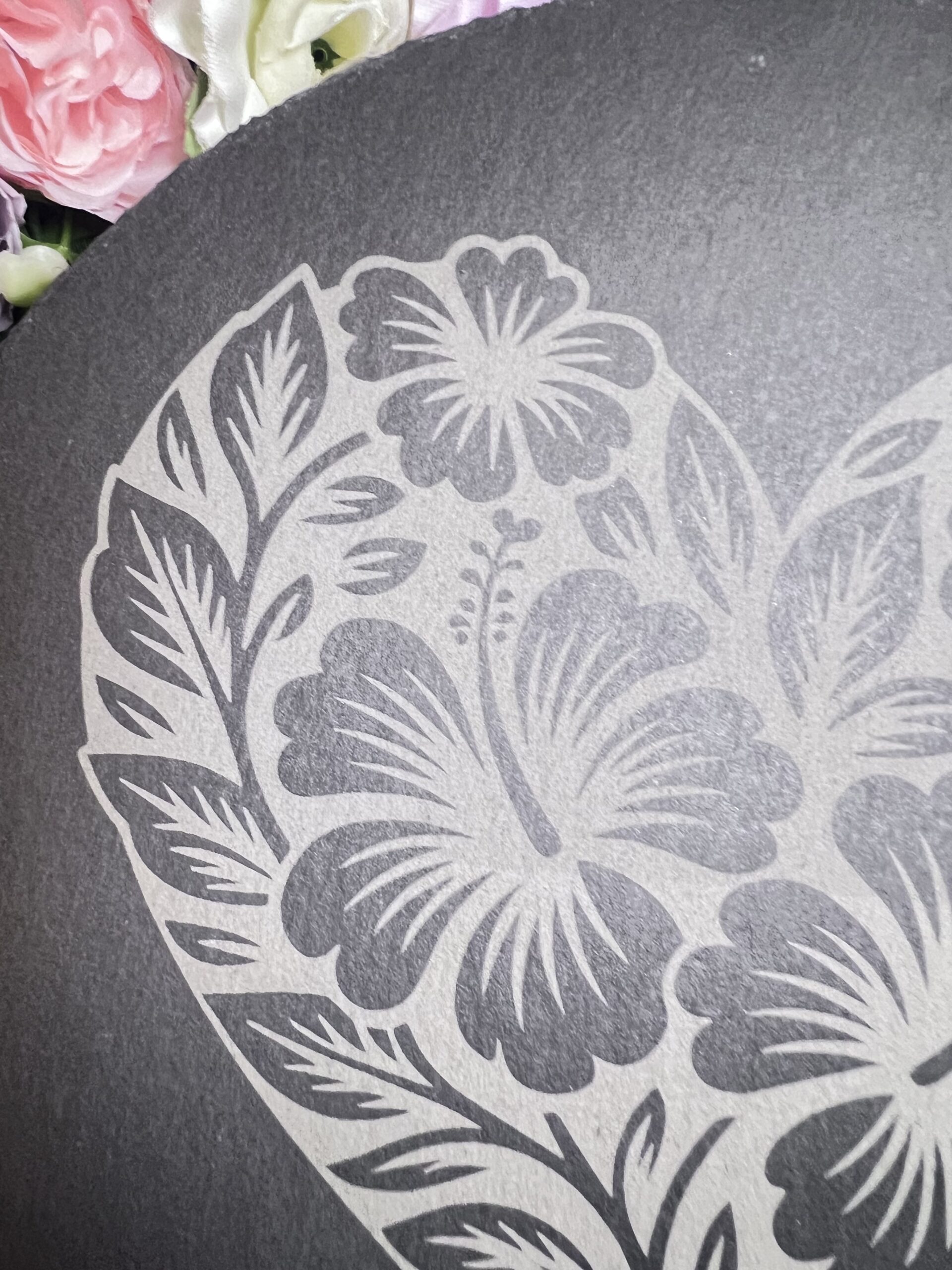 Dessous de plat en ardoise cœur floral – Image 2